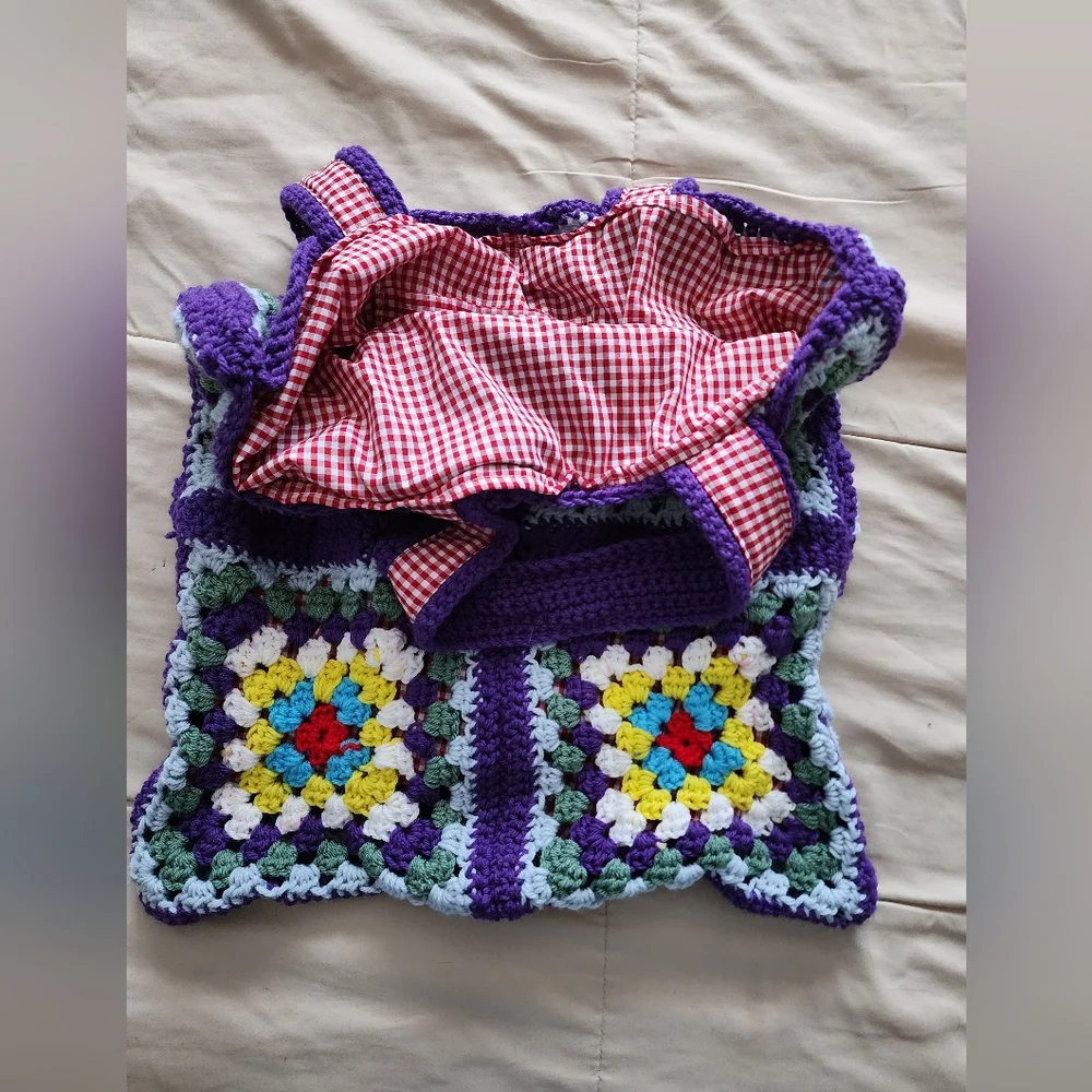 Women's Crochet Handmade Tote Bag with liner and a pocket - Picture 7 of 10